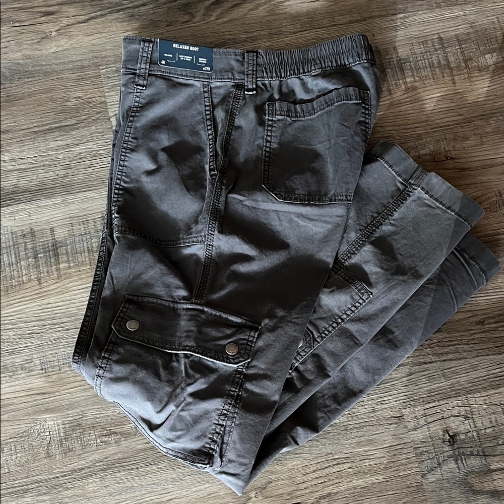 Hollister Mid-Rise Relaxed Boot Cargo Pants